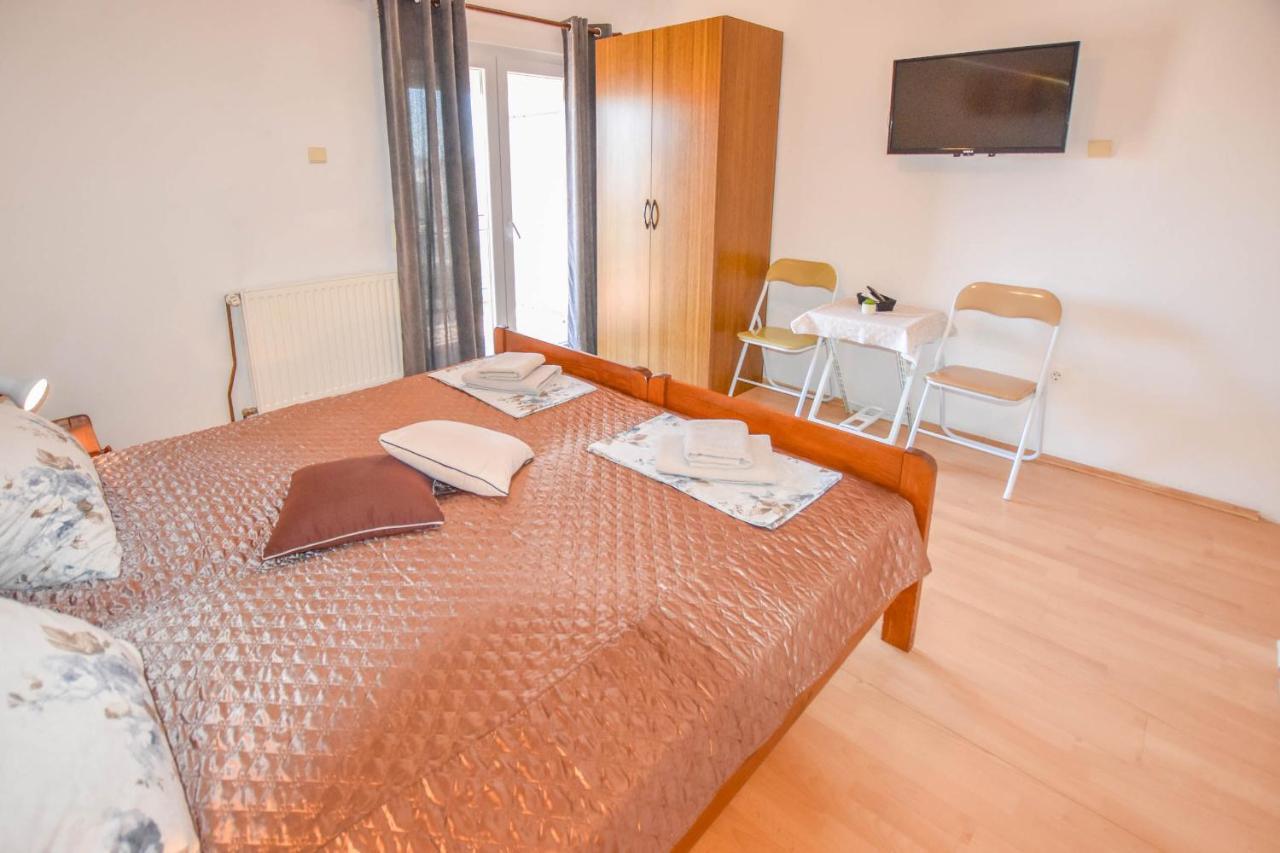 Rooms Oak Tree Biograd Na Moru Exterior foto