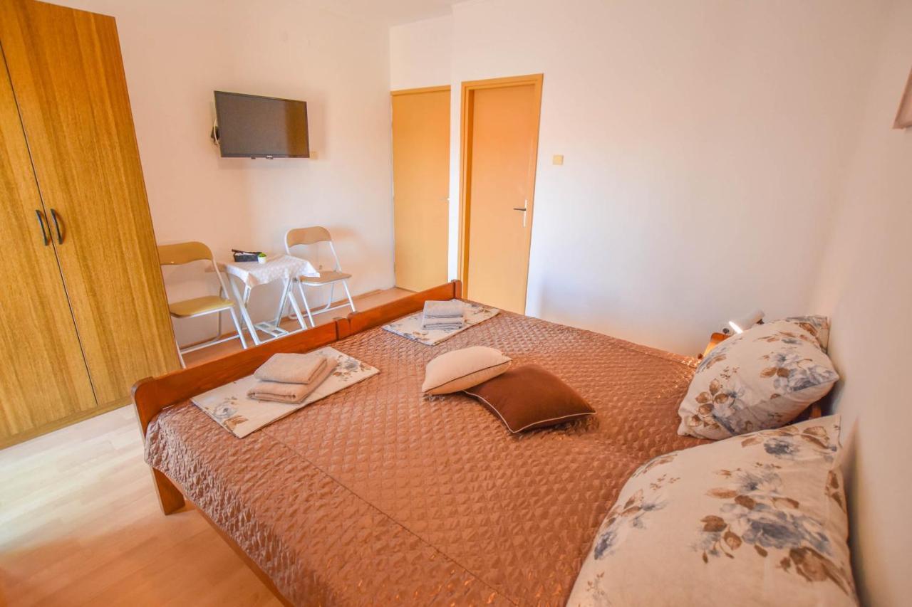 Rooms Oak Tree Biograd Na Moru Exterior foto