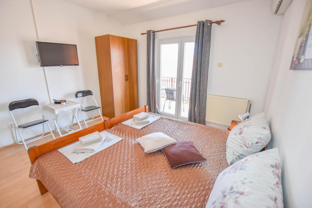 Rooms Oak Tree Biograd Na Moru Exterior foto